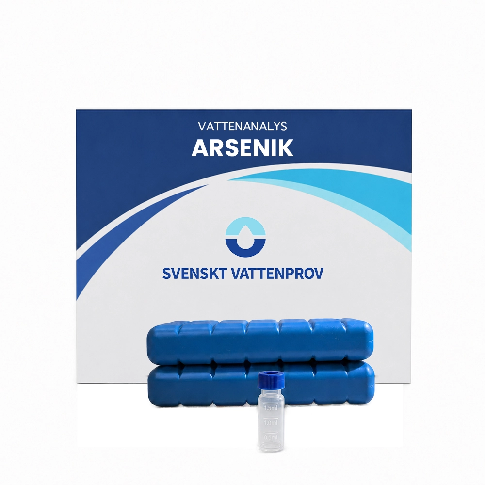 Vattenanalys Arsenik – provkit med provflaska, kylklampar och Svenskt Vattenprov-kartong för analys av arsenikhalten i dricksvatten