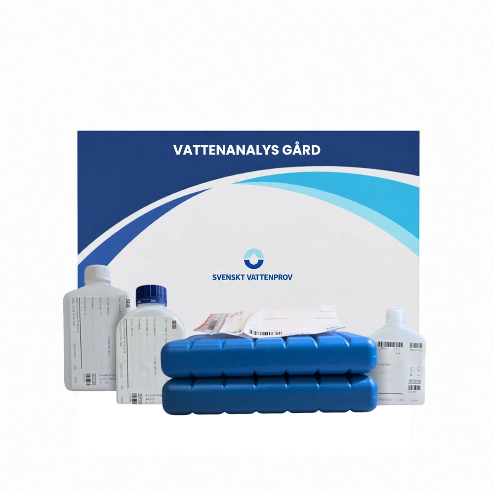 Vattenanalys Gård – provkit med flera provflaskor, kylklampar och Svenskt Vattenprov-kartong för vattenanalys anpassad för gårdar och lantbruk