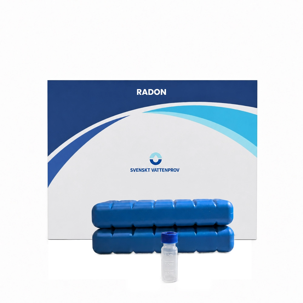 Vattenanalys Radon – provkit med provflaska, kylklampar och Svenskt Vattenprov-kartong för analys av radonhalten i dricksvatten från egen brunn
