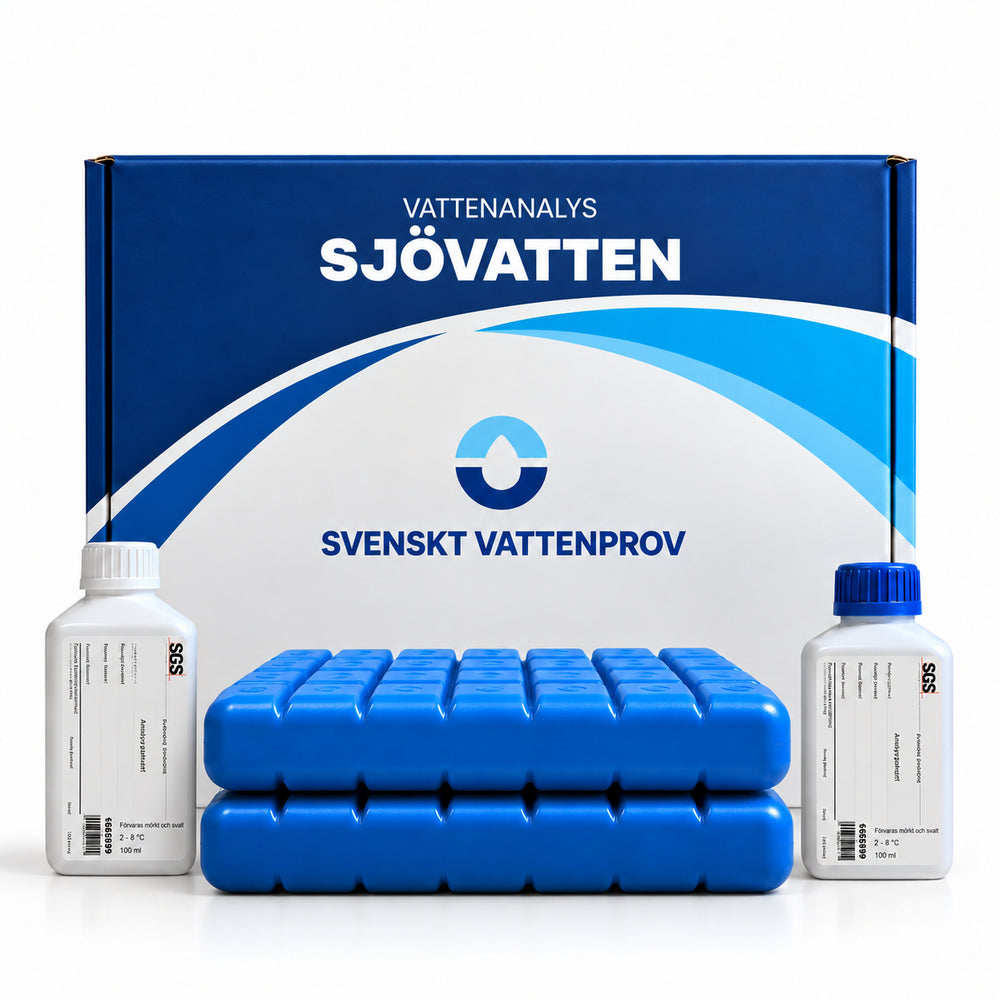 Provtagningskit för vattenanalys av sjövatten från Svenskt Vattenprov – kartong märkt SJÖVATTEN med provflaskor, kylklampar och returetikett