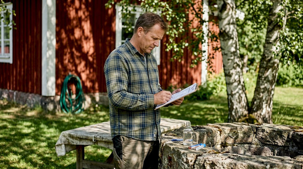 Well owner reviews Swedish water checklist outdoors