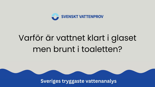Varför är vattnet klart i glaset men brunt i toaletten?