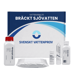 Vattenanalys Bräckt Vatten – provkit med provflaskor och förpackning för ackrediterad vattenanalys av brunnsvatten från Svenskt Vattenprov