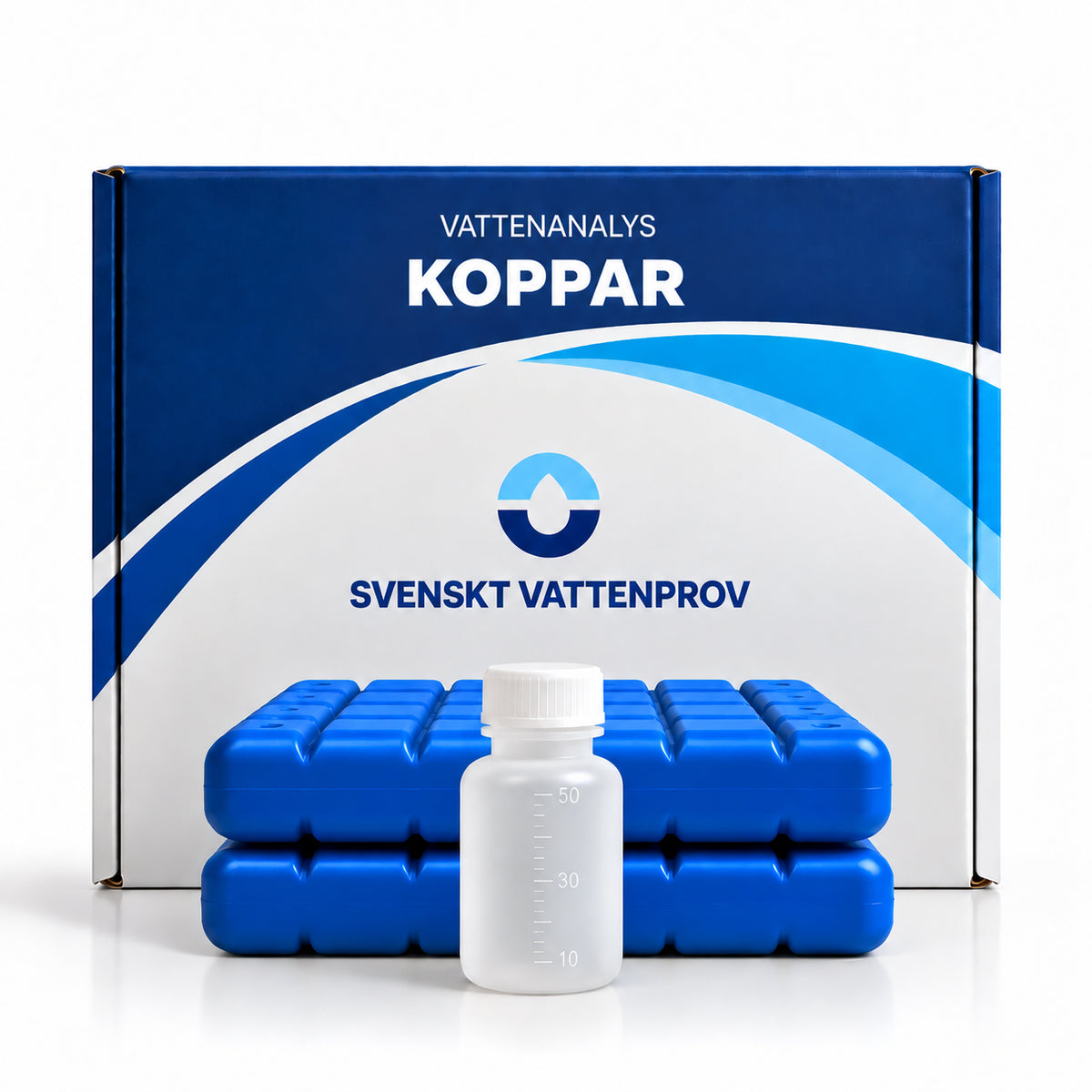 Provtagningskit för analys av koppar i dricksvatten från Svenskt Vattenprov – kartong märkt KOPPAR med provflaska, kylklampar och returetikett