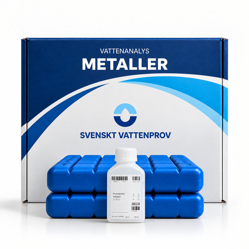 Provtagningskit för metallanalys av dricksvatten från Svenskt Vattenprov – kartong märkt METALLER med provflaskor, kylklampar och returetikett