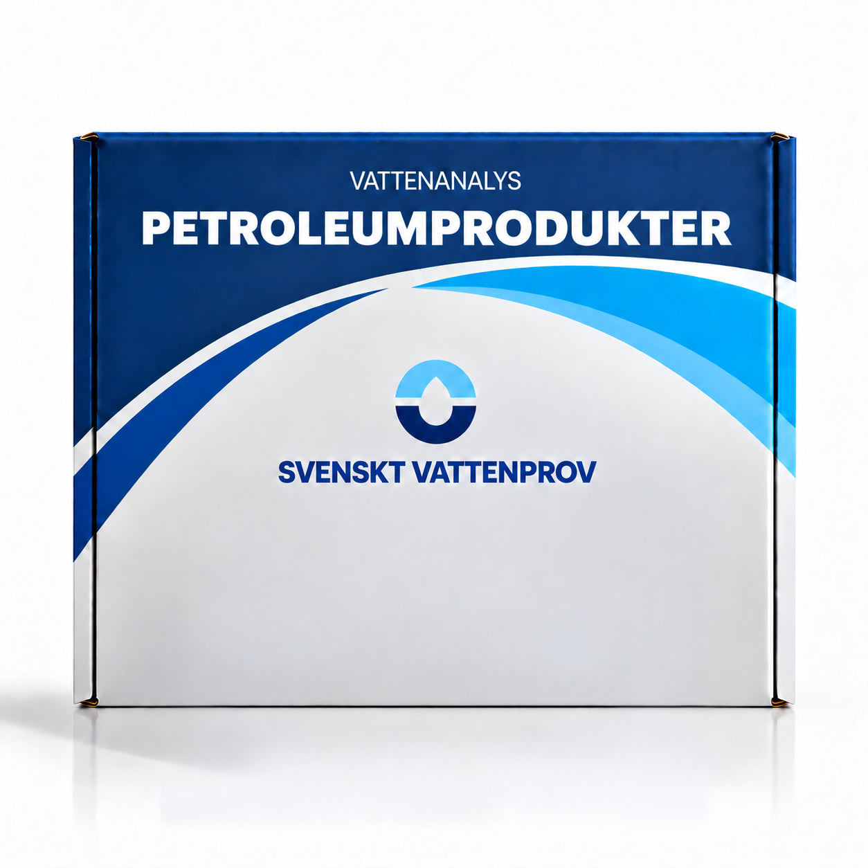 Provtagningskit för analys av petroleumprodukter i vatten från Svenskt Vattenprov – kartong märkt PETROLEUMPRODUKTER med provflaskor och kylklampar